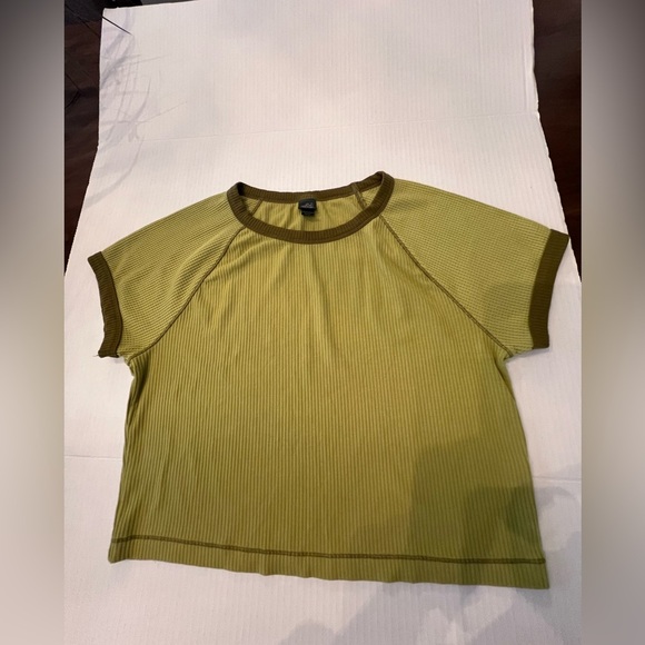 WILD FABLE SIZE XL SHORT SLEEVE CROP TOP WITH ROUND NECK.  GREEN - Picture 1 of 8